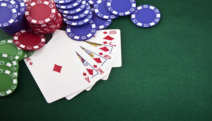Bí quyết chơi bài Poker: chơi với tâm trạng tốt