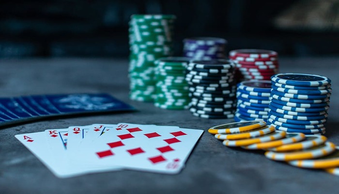 Hướng dẫn cách chơi bài Poker đầy đủ, dễ hiểu 2021